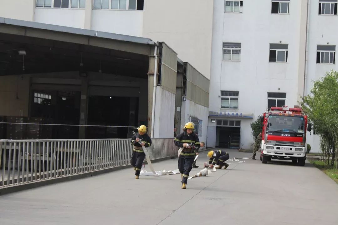 消防車救火演示